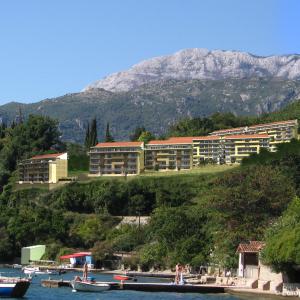 APARTMENT COMPLEX "AQUAVISTA BAY" 1
