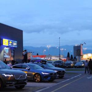 VOLVO SHOWROOM 3